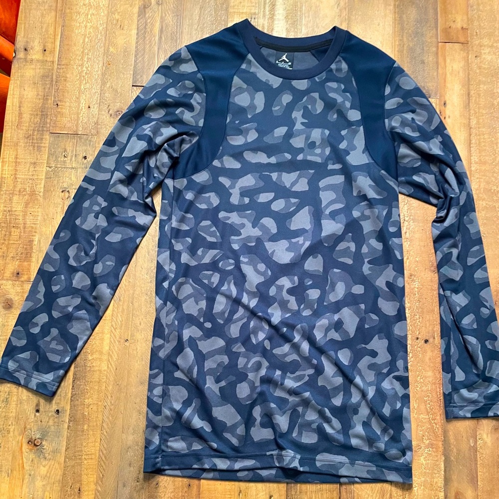 Nike therma shirt, size small
